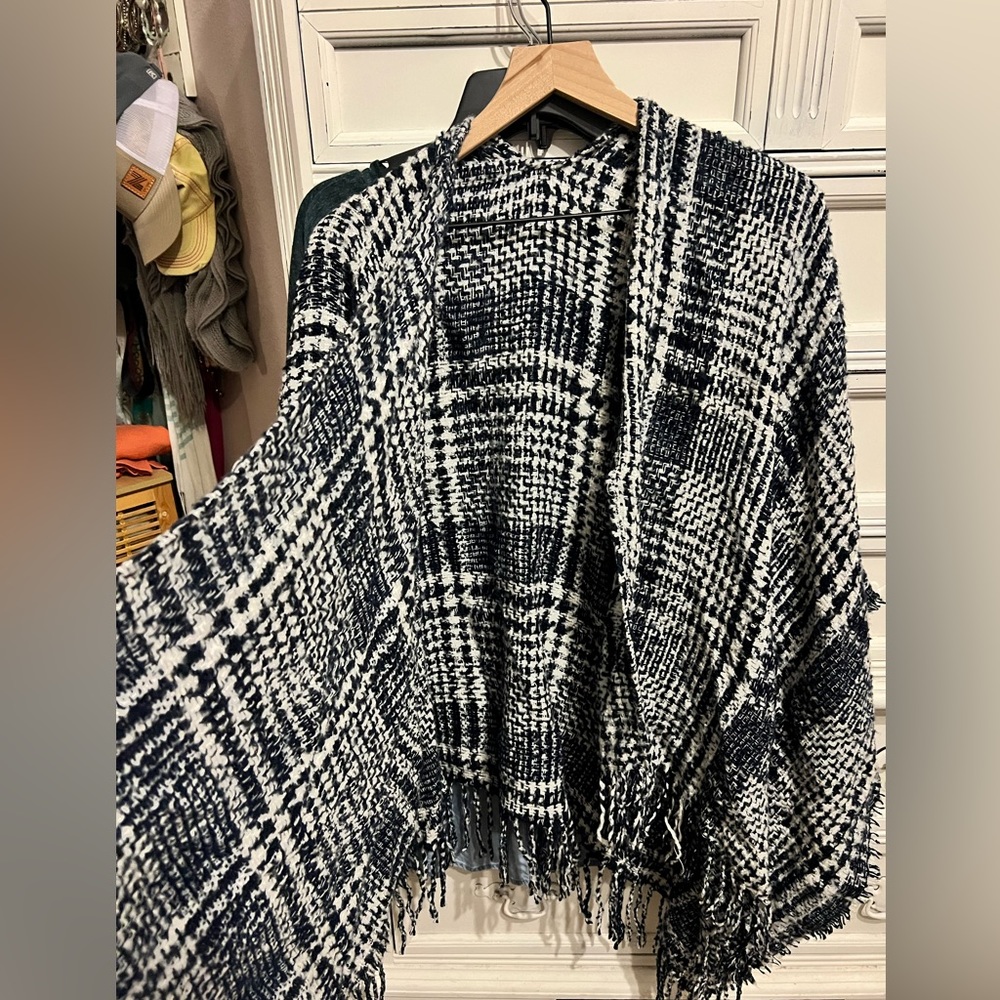Really cute wrap around scarf. Has a back and two sides to wrap. Blue and white